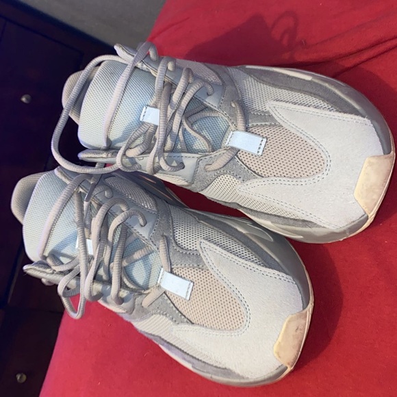 YEEZYS - Picture 2 of 3